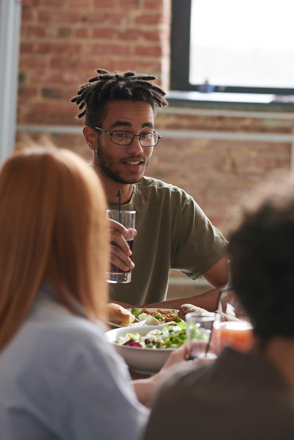 man-eating-and-drinking-with-friends-at-the-dinner-table